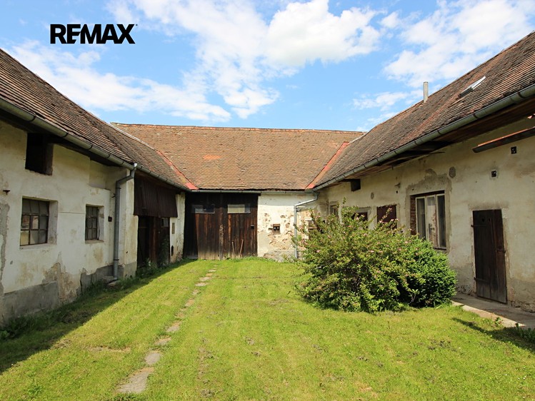 Prodej rodinného domu 470 m², pozemek 1 587 m² - foto 3