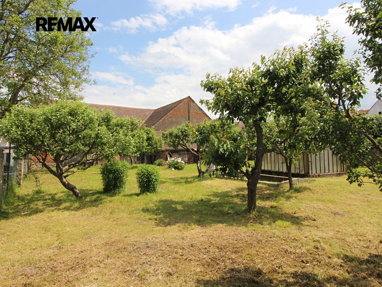Prodej rodinného domu 470 m², pozemek 1 587 m² - foto 2