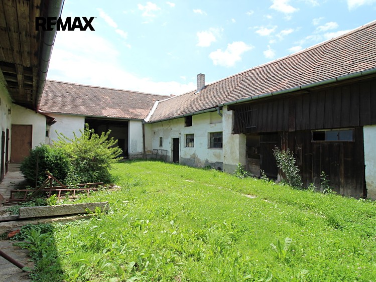 Prodej rodinného domu 470 m², pozemek 1 587 m² - foto 8