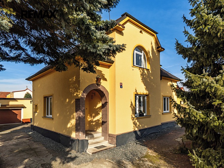 Prodej vícegeneračního domu 163 m², pozemek 1 205 m² - foto 1