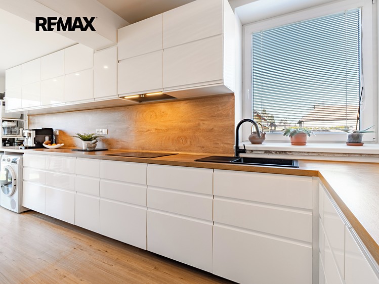 Prodej vícegeneračního domu 163 m², pozemek 1 205 m² - foto 4