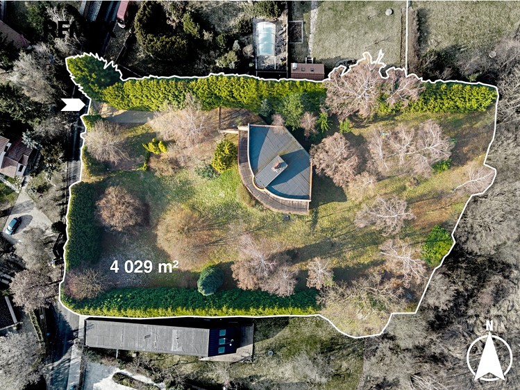 Prodej rodinného domu 311 m², pozemek 4 029 m² - foto 2