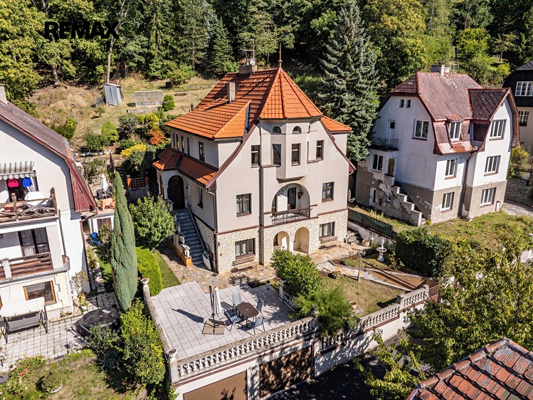 Prodej vily 320 m², pozemek 1 286 m² - foto 1