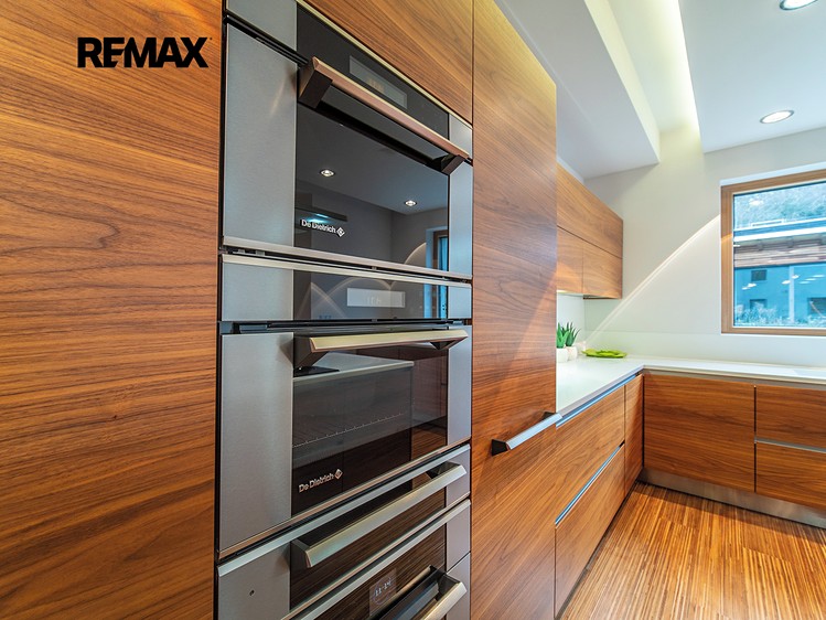 Prodej rodinného domu 536 m², pozemek 1 709 m² - foto 8