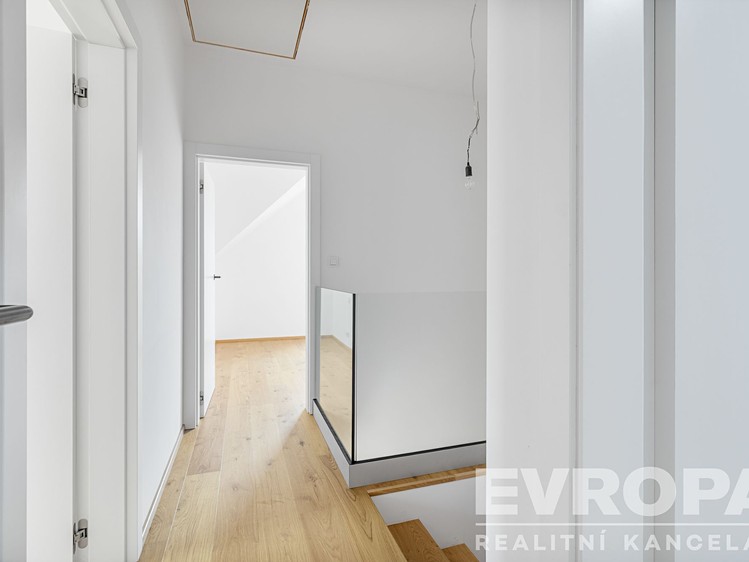 Prodej rodinného domu 129 m², pozemek 569 m² - foto 3