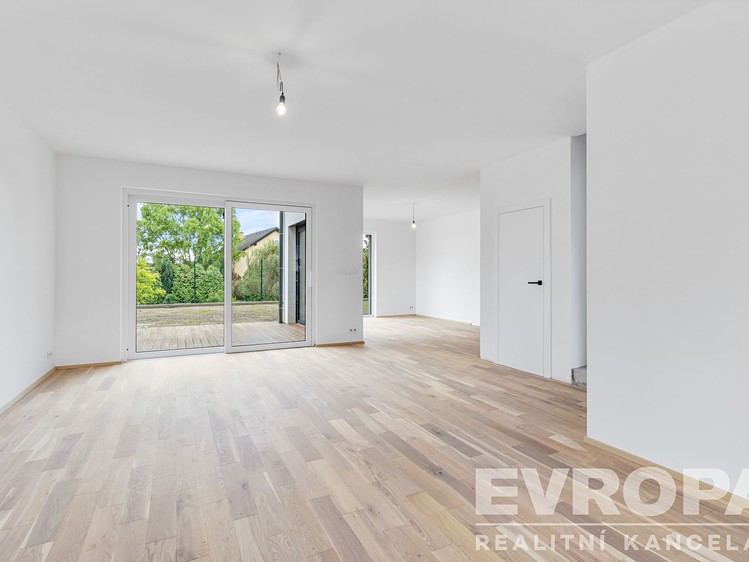 Prodej rodinného domu 129 m², pozemek 569 m² - foto 2