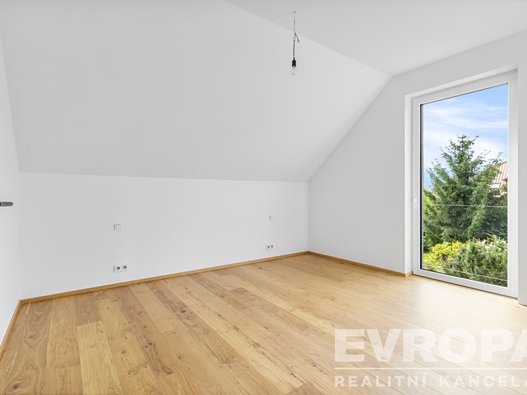 Prodej rodinného domu 129 m², pozemek 569 m² - foto 6
