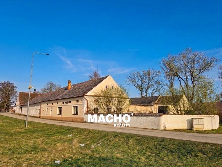 Prodej zemědělské usedlosti 236 m², pozemek 3 881 m² - foto 1