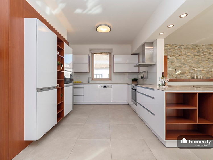 Prodej  rodinného domu 283 m², pozemek 1 205 m² - foto 8