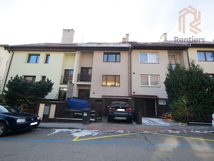 Prodej rodinného domu 246 m², pozemek 258 m² - foto 1