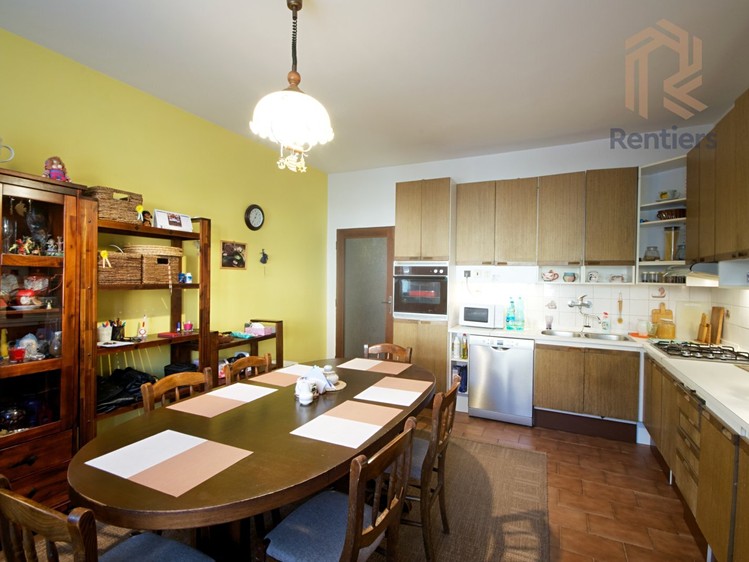 Prodej rodinného domu 246 m², pozemek 258 m² - foto 3