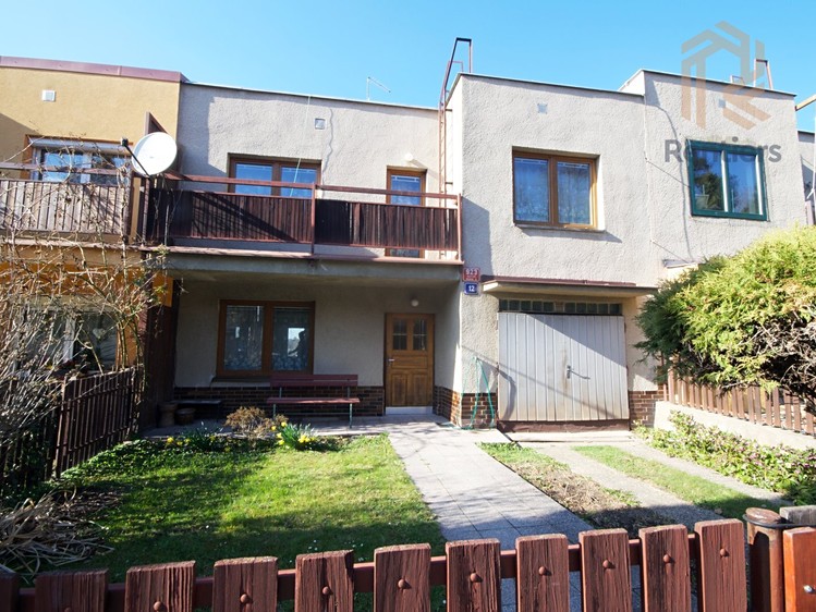 Prodej rodinného domu 256 m², pozemek 287 m² - foto 2