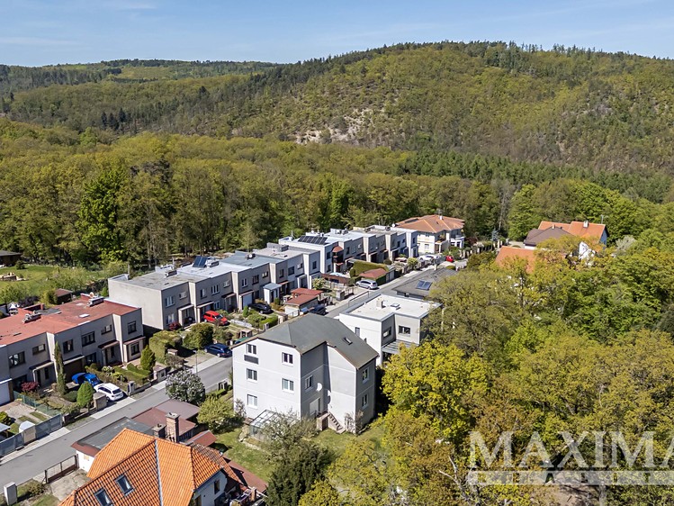 Prodej  rodinného domu 252 m², pozemek 710 m² - foto 3