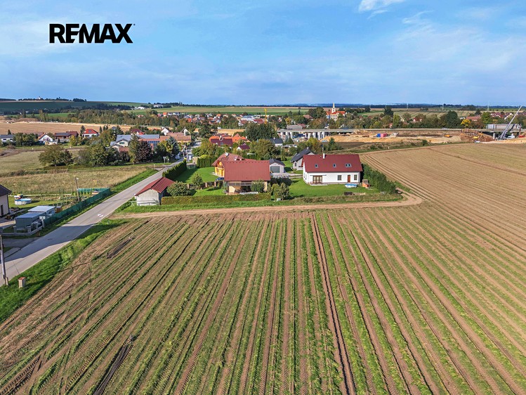 Prodej stavebního pozemku 1 671 m² - foto 2