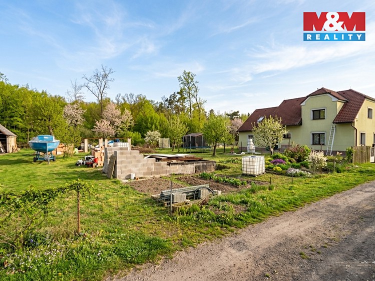 Prodej stavebního pozemku 818 m² - foto 4