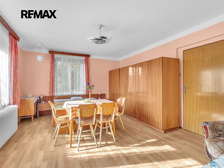 Prodej rodinného domu 217 m², pozemek 522 m² - foto 2