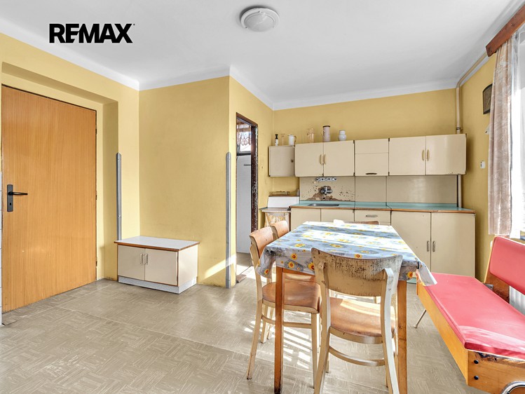 Prodej rodinného domu 217 m², pozemek 522 m² - foto 5