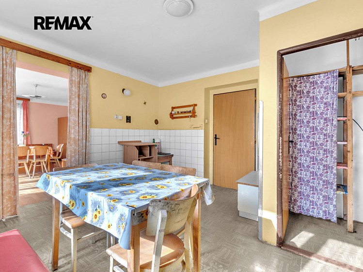 Prodej rodinného domu 217 m², pozemek 522 m² - foto 6