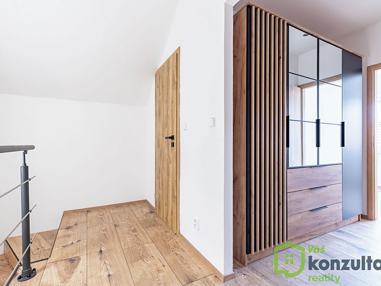Prodej rodinného domu 214 m², pozemek 166 m² - foto 6