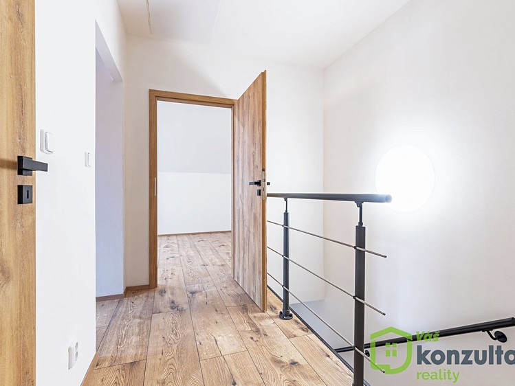 Prodej rodinného domu 214 m², pozemek 166 m² - foto 7