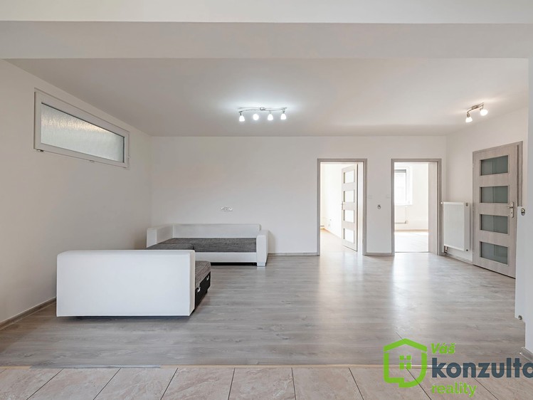 Prodej rodinného domu 204 m², pozemek 1 432 m² - foto 4