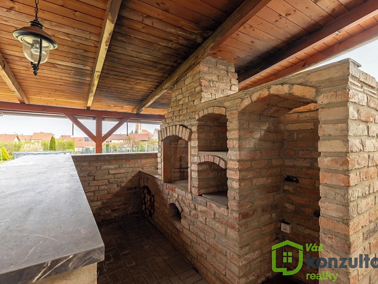 Prodej rodinného domu 204 m², pozemek 1 432 m² - foto 3