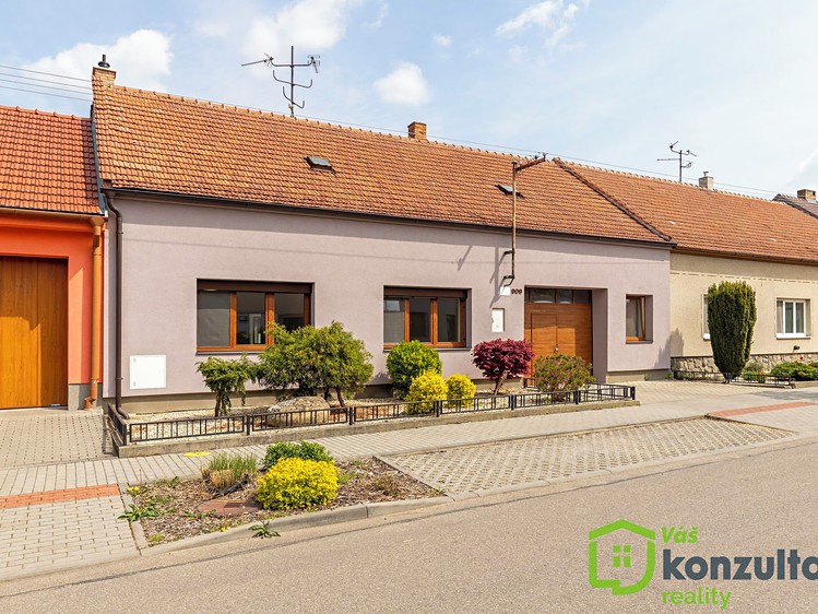 Prodej rodinného domu 204 m², pozemek 1 432 m² - foto 1