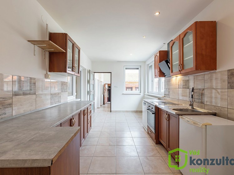 Prodej rodinného domu 204 m², pozemek 1 432 m² - foto 8
