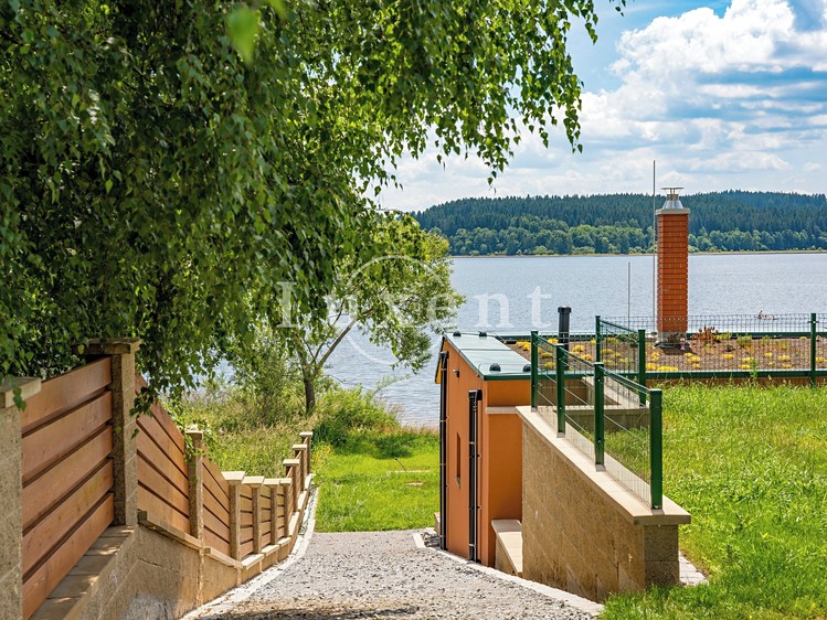 Prodej rodinného domu 186 m², pozemek 1 810 m² - foto 4