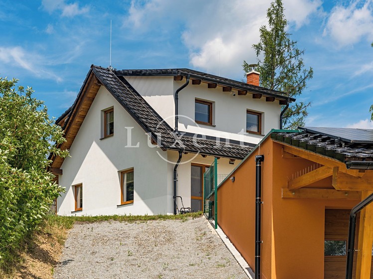 Prodej rodinného domu 186 m², pozemek 1 810 m² - foto 2