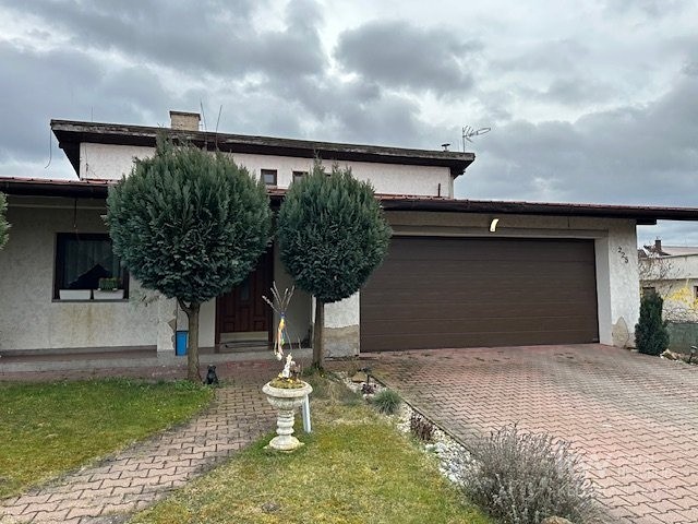 Prodej rodinného domu 206 m², pozemek 1 091 m² - foto 1