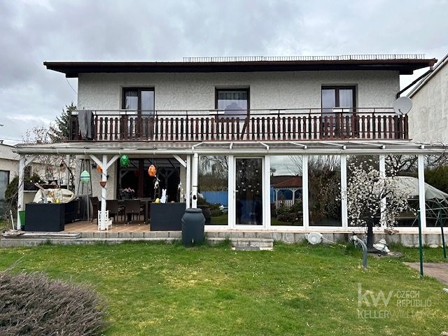 Prodej rodinného domu 206 m², pozemek 1 091 m² - foto 2