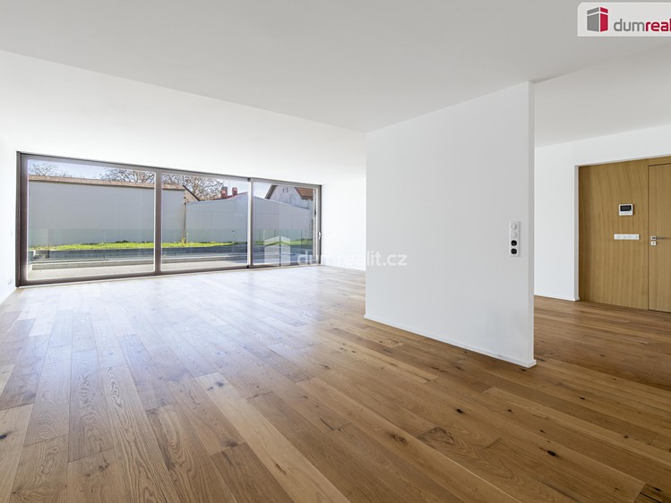 Prodej rodinného domu 378 m², pozemek 619 m² - foto 4