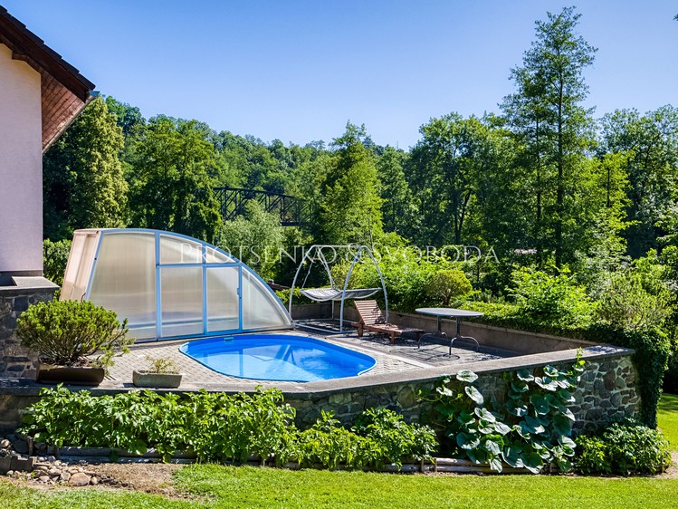 Prodej rodinného domu 257 m², pozemek 4 348 m² - foto 4