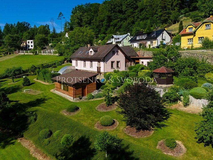 Prodej rodinného domu 257 m², pozemek 4 348 m² - foto 1
