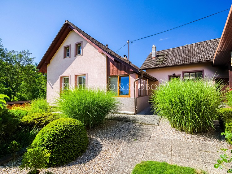 Prodej rodinného domu 257 m², pozemek 4 348 m² - foto 2