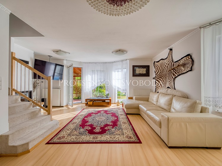 Prodej rodinného domu 185 m², pozemek 920 m² - foto 3