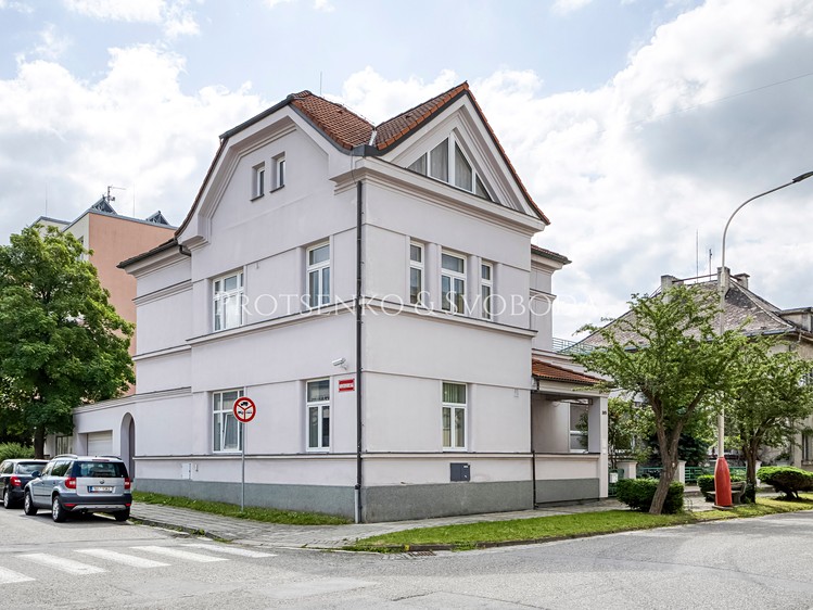 Prodej vily 660 m², pozemek 784 m² - foto 1