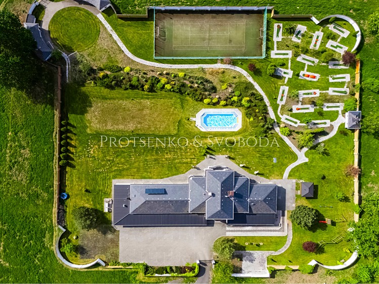 Prodej rodinného domu 900 m², pozemek 19 000 m² - foto 3