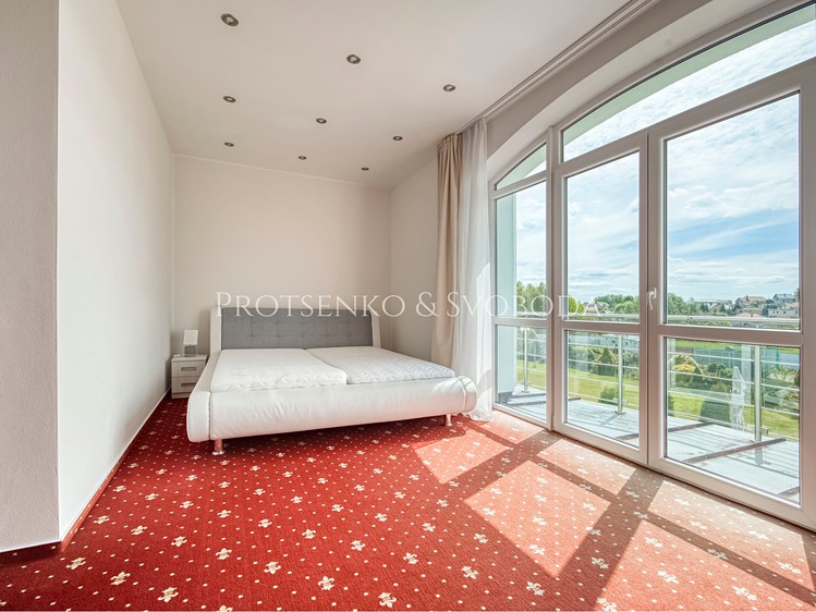 Prodej rodinného domu 900 m², pozemek 19 000 m² - foto 7