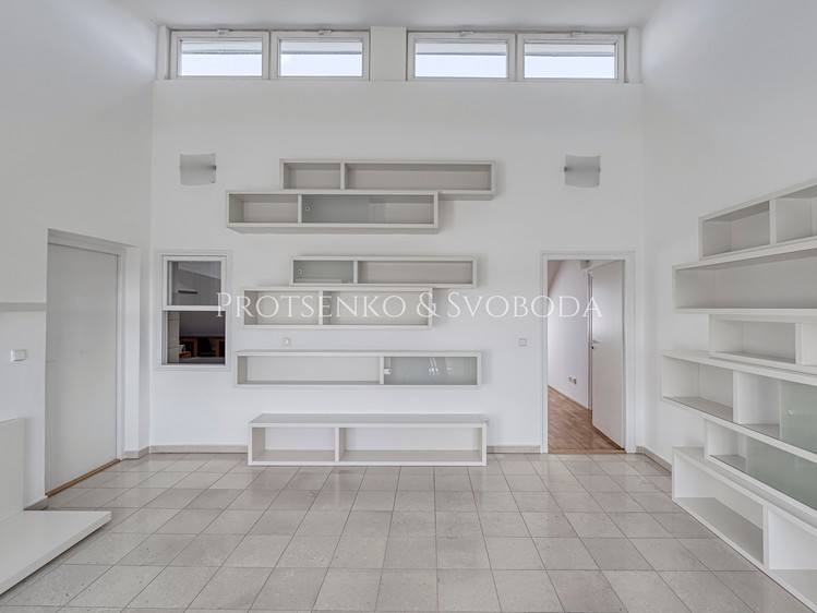 Prodej vícegeneračního domu 530 m², pozemek 1 395 m² - foto 3