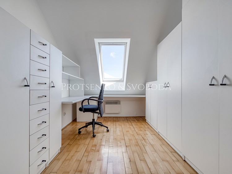 Prodej vícegeneračního domu 530 m², pozemek 1 395 m² - foto 6