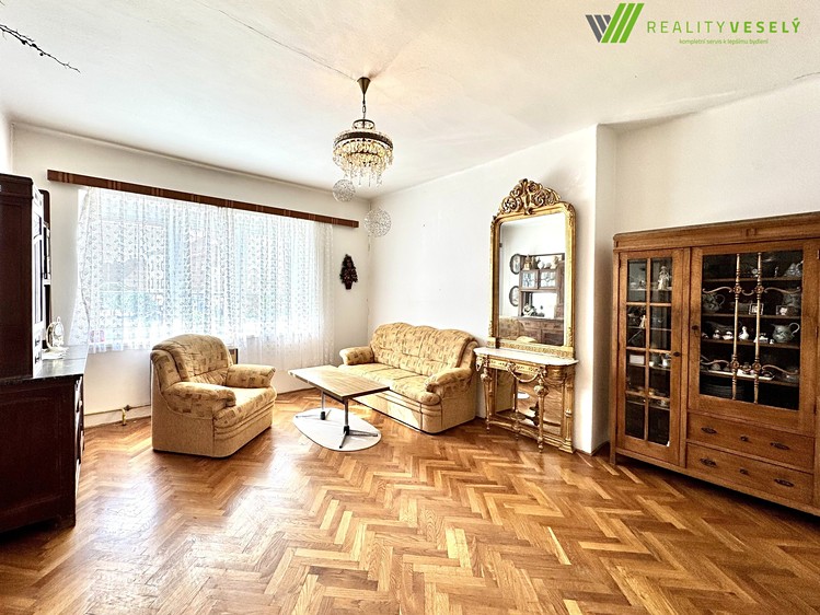 Prodej rodinného domu 260 m², pozemek 205 m² - foto 4