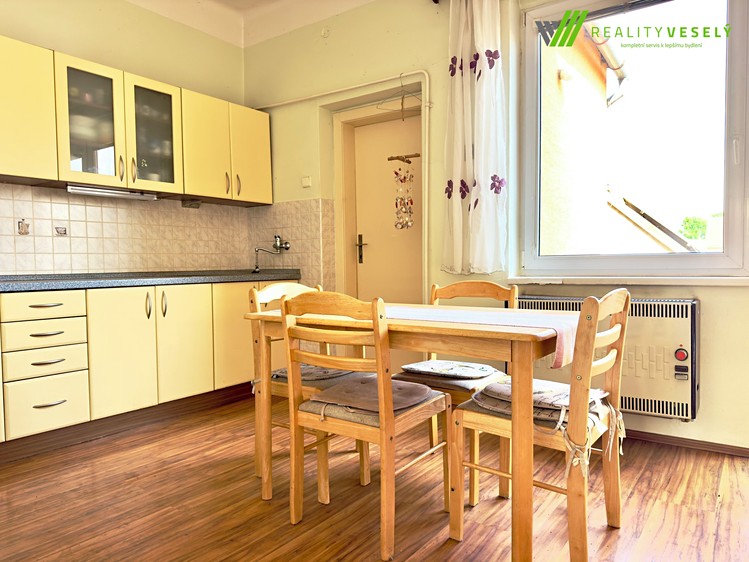 Prodej rodinného domu 260 m², pozemek 205 m² - foto 3