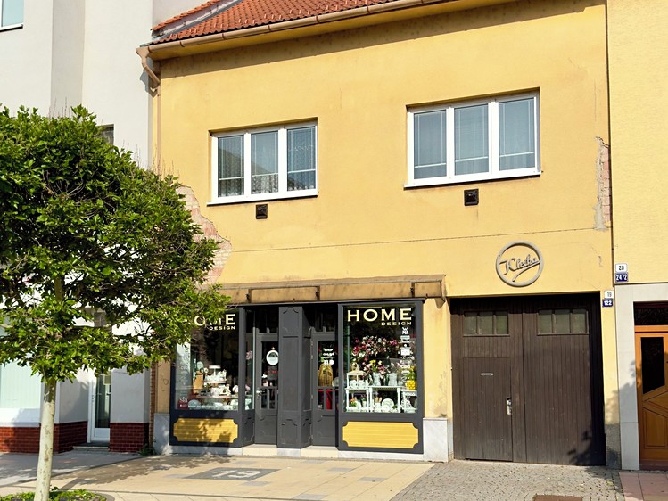 Prodej rodinného domu 260 m², pozemek 205 m² - foto 2