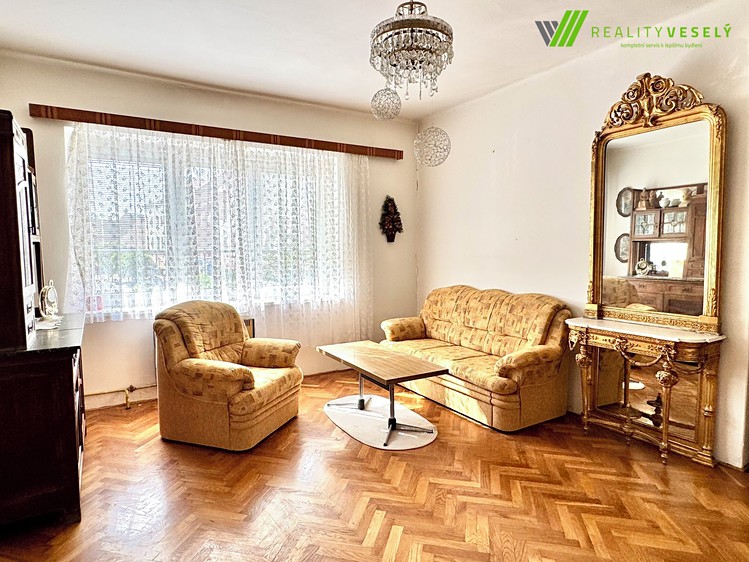 Prodej rodinného domu 260 m², pozemek 205 m² - foto 1