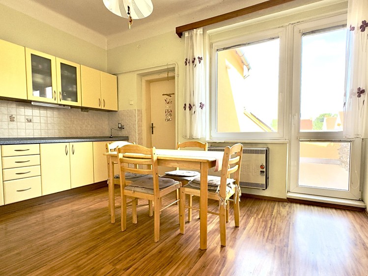 Prodej rodinného domu 260 m², pozemek 205 m² - foto 5