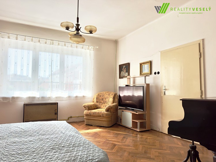 Prodej rodinného domu 260 m², pozemek 205 m² - foto 7