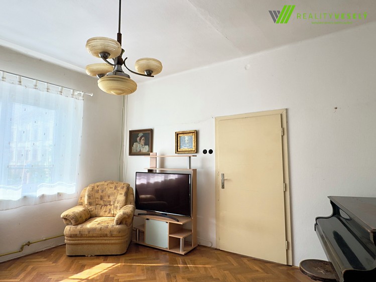 Prodej rodinného domu 260 m², pozemek 205 m² - foto 8