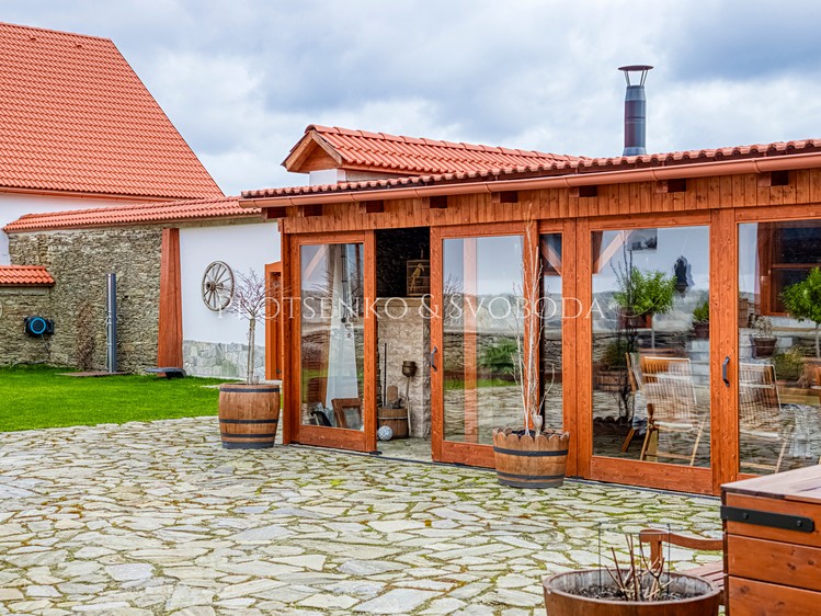 Prodej rodinného domu 926 m², pozemek 3 061 m² - foto 7